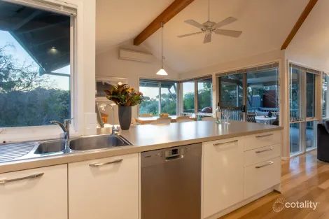 Property photo of 16 Elsegood Avenue Yallingup WA 6282