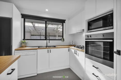 Property photo of 14 Willora Crescent Cranbourne West VIC 3977