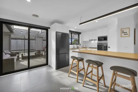 Property photo of 14 Willora Crescent Cranbourne West VIC 3977