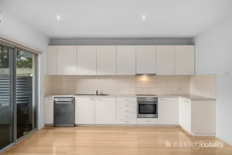 Property photo of 33 Waxflower Crescent Bundoora VIC 3083