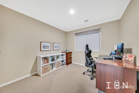 Property photo of 10 Aquitane Drive Cranbourne East VIC 3977