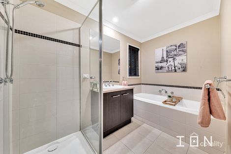 Property photo of 10 Aquitane Drive Cranbourne East VIC 3977