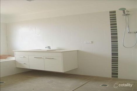 Property photo of 32 Gordon Withnall Crescent Dunlop ACT 2615