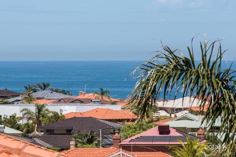 Property photo of 16 Manakoora Rise Sorrento WA 6020