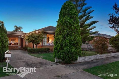 Property photo of 18 Bellarine Court Keysborough VIC 3173