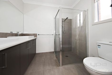 Property photo of 5 Luxor Drive Plumpton VIC 3335