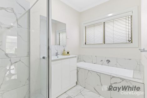 Property photo of 15 Laburnum Grove Doveton VIC 3177