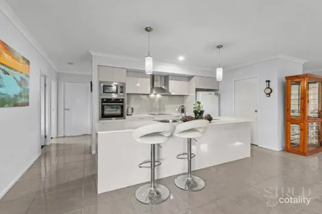 Property photo of 32 Greenview Avenue South Ripley QLD 4306