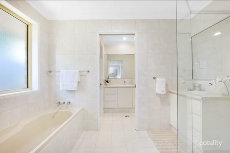 Property photo of 37 Cootharaba Drive Helensvale QLD 4212