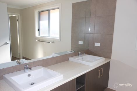 Property photo of 2 Whistler Concourse Bandiana VIC 3691