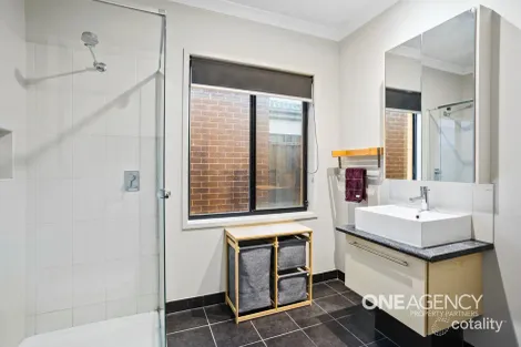 Property photo of 11 Brockwell Crescent Manor Lakes VIC 3024