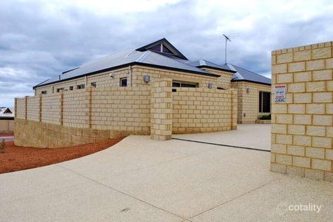 Property photo of 30 Hibbertia Follow Halls Head WA 6210
