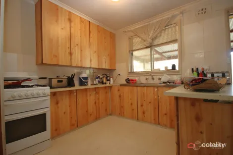 Property photo of 20 Chifley Crescent Kooringal NSW 2650