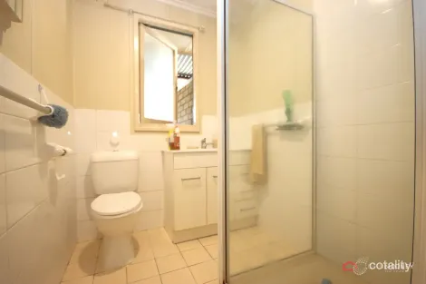 Property photo of 20 Chifley Crescent Kooringal NSW 2650