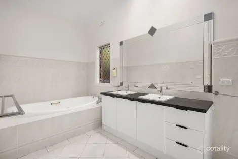 Property photo of 15 Dent Street Glen Iris VIC 3146