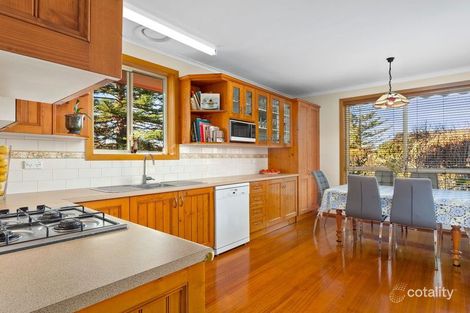 Property photo of 18 Fidge Crescent Breakwater VIC 3219