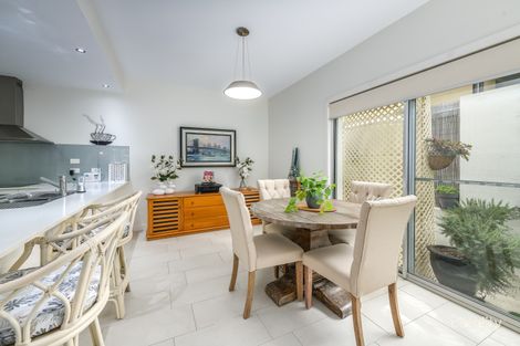 Property photo of 2/64 Broad Street Labrador QLD 4215