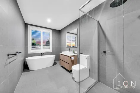 Property photo of 4 Thurra Circuit Cranbourne West VIC 3977