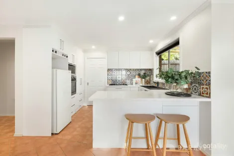 Property photo of 2 Commerford Place Chirnside Park VIC 3116