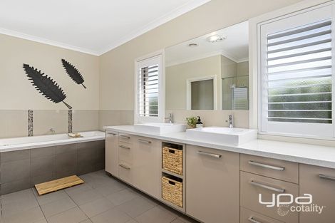Property photo of 10 Douglas Close Darley VIC 3340