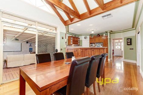 Property photo of 8 Lynch Place Roxburgh Park VIC 3064