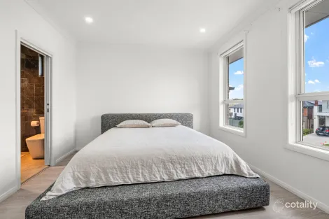 Property photo of 7 Woodgate Parkway Box Hill NSW 2765