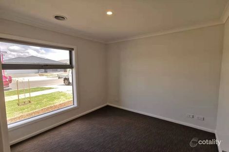 Property photo of 7 Flanker Way Clyde VIC 3978