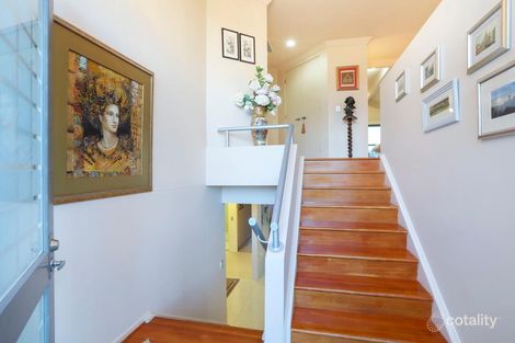 Property photo of 34 Meadowlake Drive Carrara QLD 4211