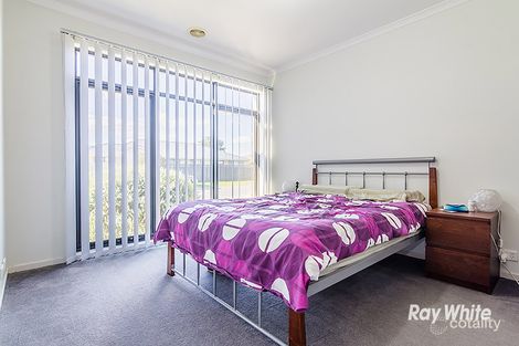 Property photo of 18 Cherry Blossom Chase Pakenham VIC 3810