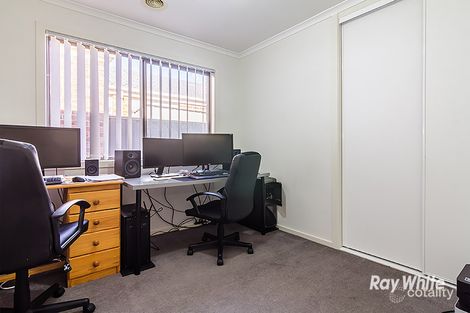 Property photo of 18 Cherry Blossom Chase Pakenham VIC 3810