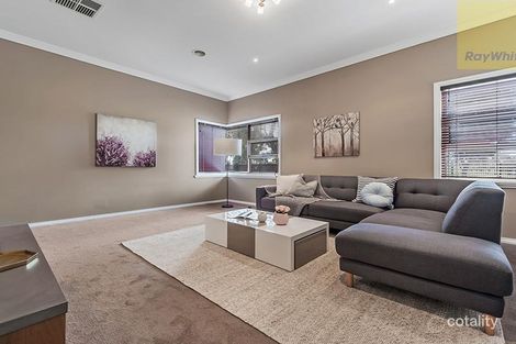 Property photo of 2 Healesville Loop Craigieburn VIC 3064