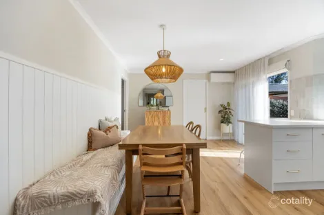 Property photo of 27 Adelaide Close Berwick VIC 3806
