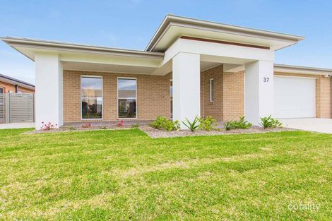 Property photo of 32 Lorikeet Circuit Fullerton Cove NSW 2318