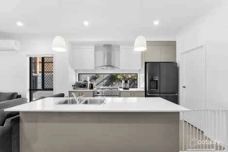 Property photo of 6 Kippen Close Spring Mountain QLD 4300