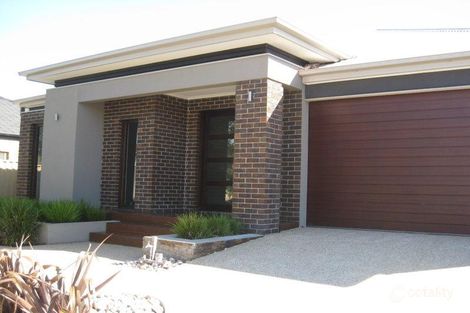 30 Clementson Dr, Caroline Springs, VIC 3023