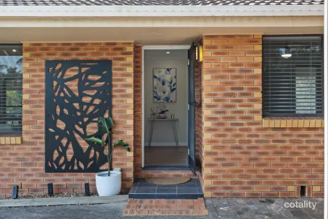Property photo of 17 Murev Way Carrara QLD 4211