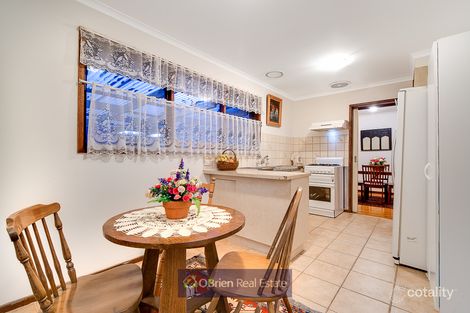 Property photo of 6 Lomond Court Endeavour Hills VIC 3802
