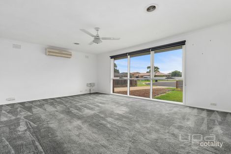 Property photo of 4 Floreat Place Melton West VIC 3337