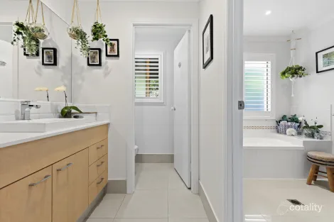 Property photo of 38 Langport Parade Mudgeeraba QLD 4213