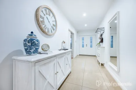 Property photo of 8 Bayview Terrace Yangebup WA 6164