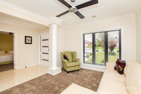 Property photo of 8 Cumberland Grove Taylors Hill VIC 3037