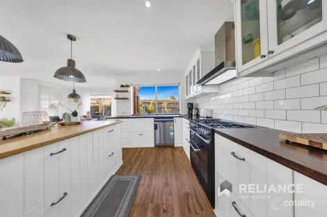 Property photo of 21 Condamine Avenue Manor Lakes VIC 3024