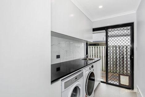 Property photo of 2 Dalley Park Drive Helensvale QLD 4212