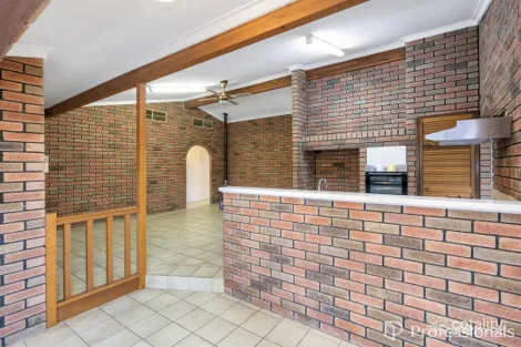 4 Bluejay Gdns, Ballajura, WA 6066