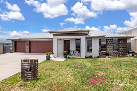 Property photo of 19 Ignatius Place Kelso NSW 2795