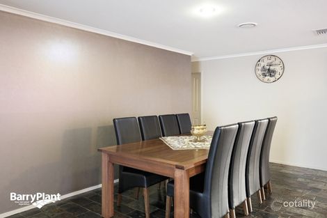 Property photo of 5 Miles Place Roxburgh Park VIC 3064
