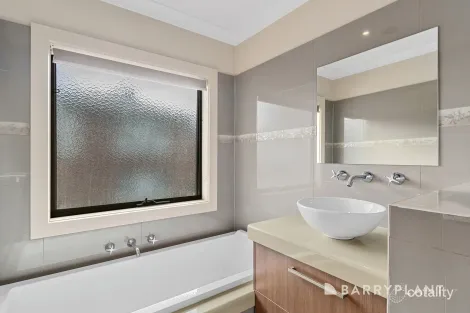 Property photo of 2/14 Stradbroke Road Boronia VIC 3155