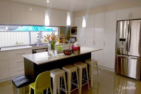 7 Lord Hobart Dr, Madora Bay, WA 6210