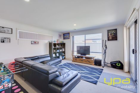 Property photo of 8 Erin Square Deer Park VIC 3023