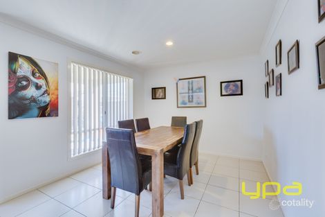 Property photo of 8 Erin Square Deer Park VIC 3023